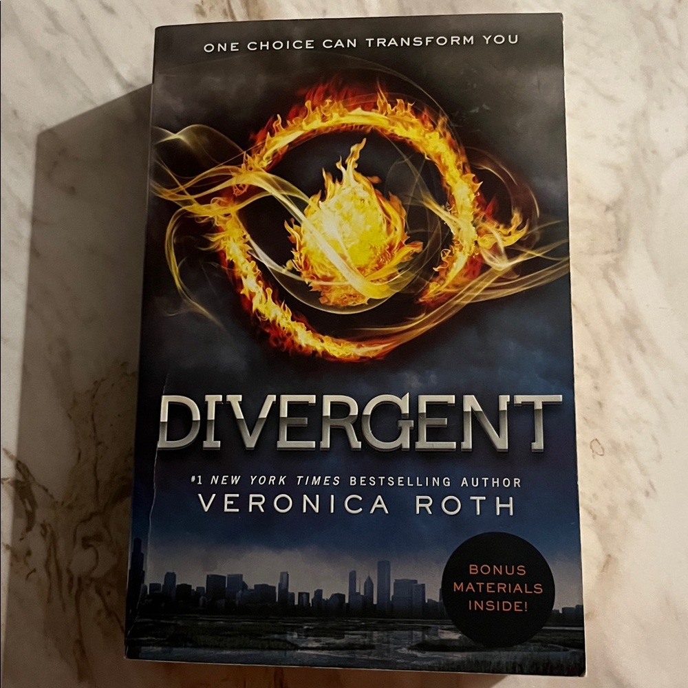 Divergent Series Veronica Roth Books (First 3) - Picture 2 of 4